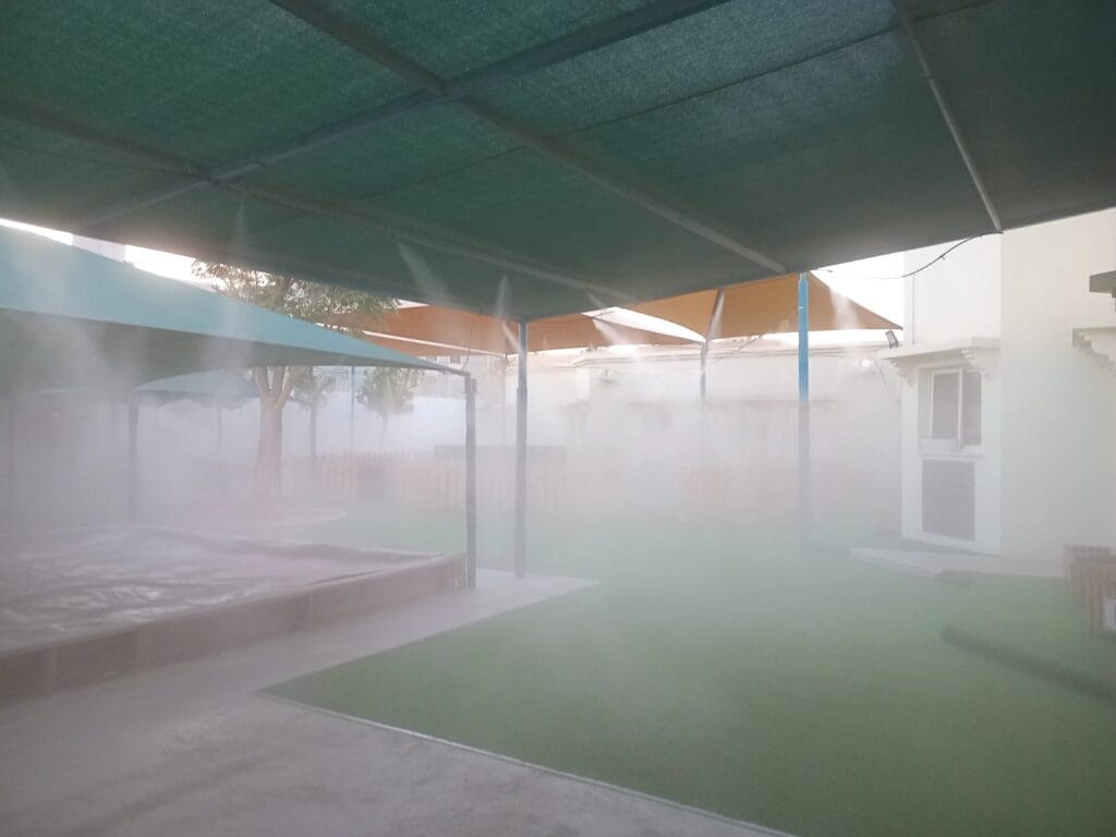 مساحة خارجية مجهزة بنظام تلطيف