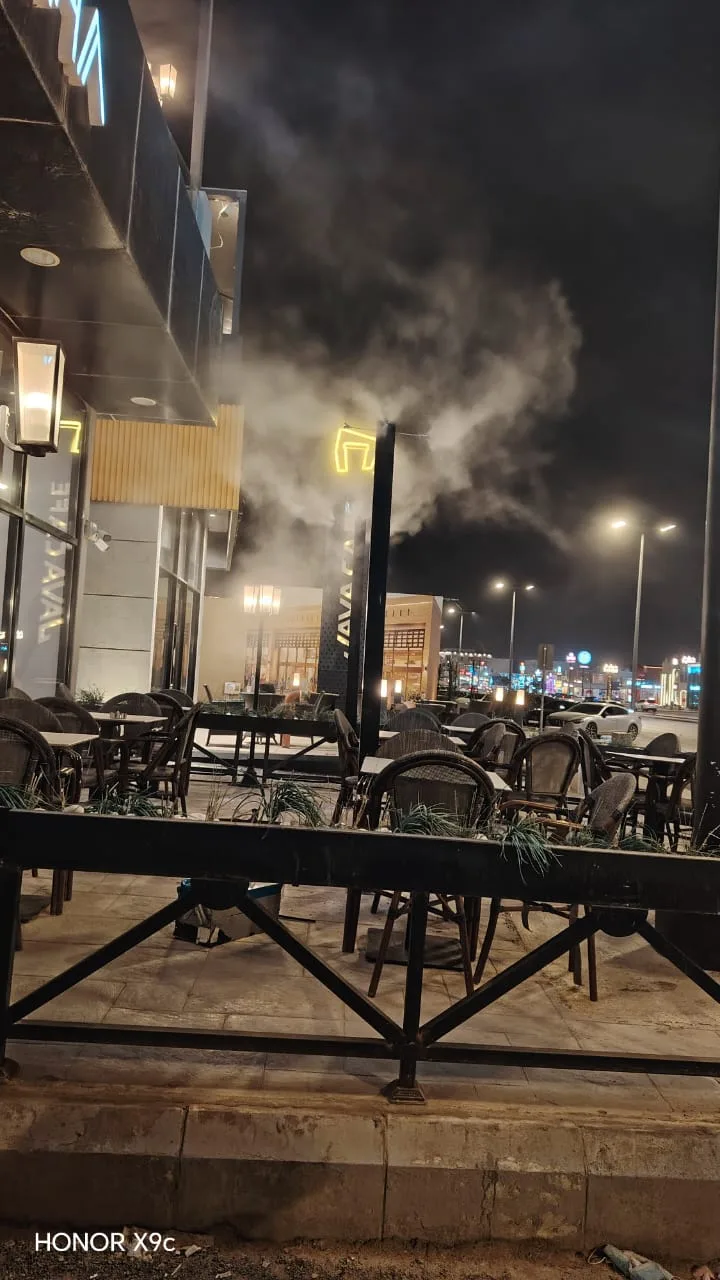 مساحة خارجية مجهزة بنظام تلطيف